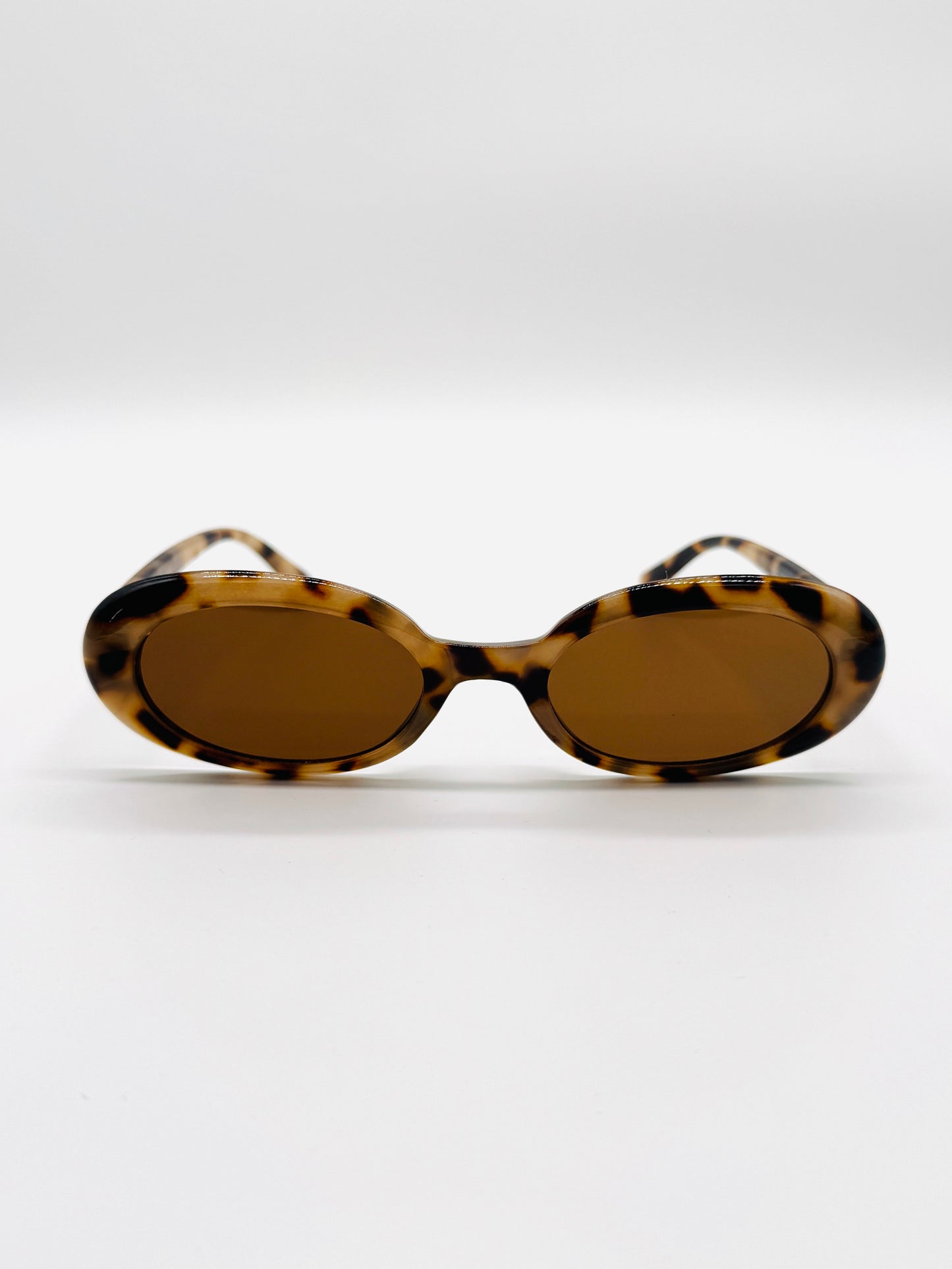 AUBE. CAT EYE SUNGLASSES IIN BROWN