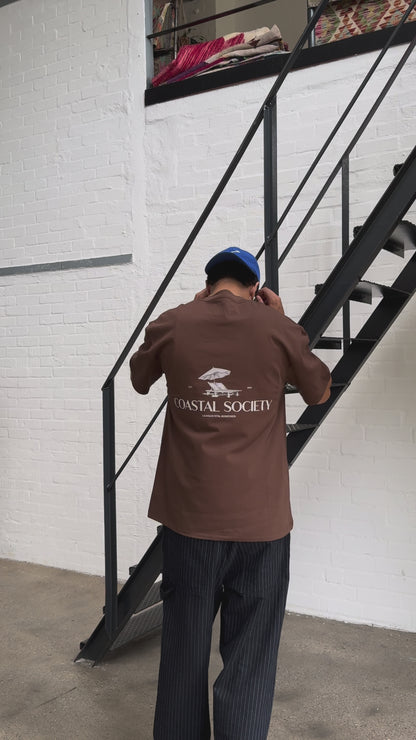 COASTAL SOCIETY TEE BROWN
